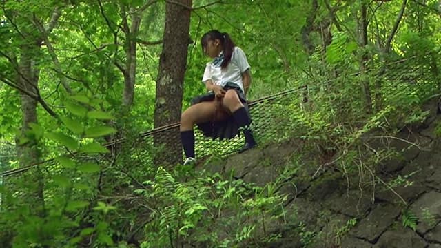 下校中に野ションする女子○生 サンプル画像 1