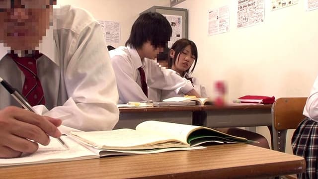 授業中にまさかの爆イキ失禁！クラス内弱者のボクはいつだってクラスの女子たちのパシリ係。クラスメイトや先生も見て見ぬふりをしています。 サンプル画像 13
