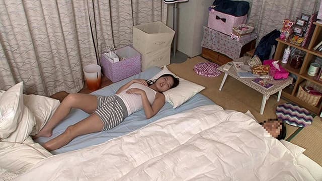 利尿剤で強●おねしょ！！女子校生の娘が家に連れて来る友達はとてもカワイイのですが…人の家なのに遅くに来たり、娘をパシリにしたりと態度がデカイ非常識な子ばかり！ サンプル画像 6