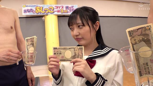 聖水を1杯3万円で売ってください！街角でナンパしたうぶっ子J○が挑戦するオメコ蛇口から小便ゴキュゴキュおしっこ飲ませチャレンジ！人生初の放尿プレイですっかりあたおかになった素人娘は小便ぶちまけのナマ中出しSEXもOKしちゃうのか？～ひな編～ サンプル画像 1