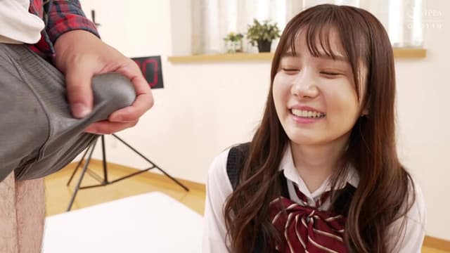 夏休み！ウブなJ○が挑戦する騎乗位素股チャレンジ！不慣れな腰つきでイカせるハズが一転！童貞に化けたデカチン男の垂直ガン突きで大量ハメ潮！のぞみ編 サンプル画像 1