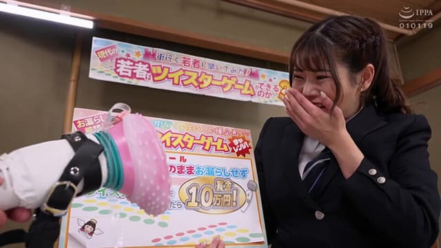 街行く女子○生がおしっこ我慢中に‘固定電マ’ツイスターゲーム！羞恥ポーズで敏感おま○こを刺激され恥じらいお漏らし痙攣イキ！ 人生初の中出しメス堕ちSEX！！～はるか編～ サンプル画像 3
