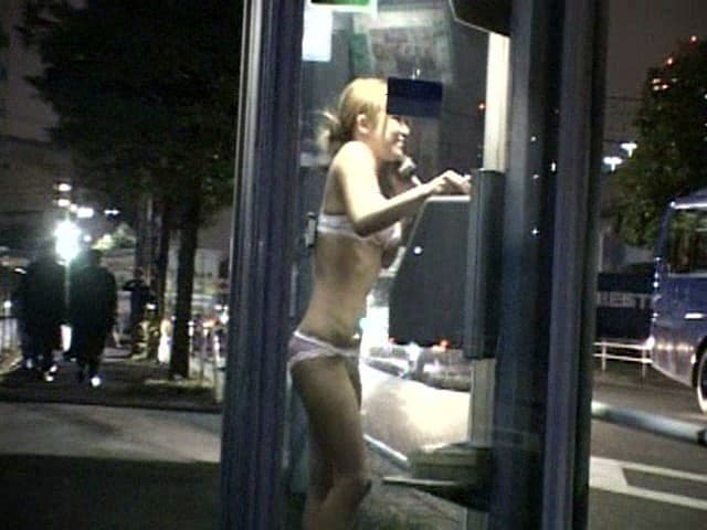 超赤面！ウラハラ（恥）露出バスツアー ～AVプロダクション美人社員編～ サンプル画像 13