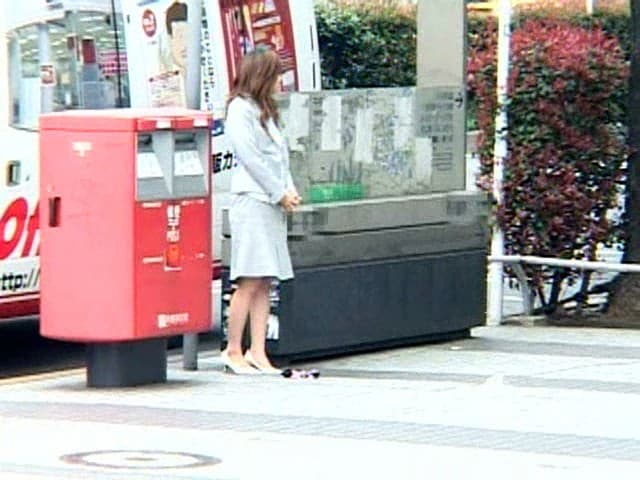 超赤面！ウラハラ（恥）露出バスツアー ～AVプロダクション美人社員編～ サンプル画像 2