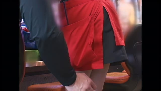 【AIリマスター】パチンコ店で助けを求めても気づかれずイカされた敏感コーヒーレディ サンプル画像 3