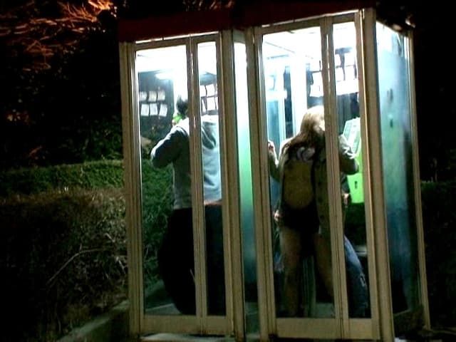 狭い場所の圧迫感と息もできない連続絶頂が女を狂わせる！ ～電話BOX、トラック荷台、エレベーター、ビルの隙間～ サンプル画像 5