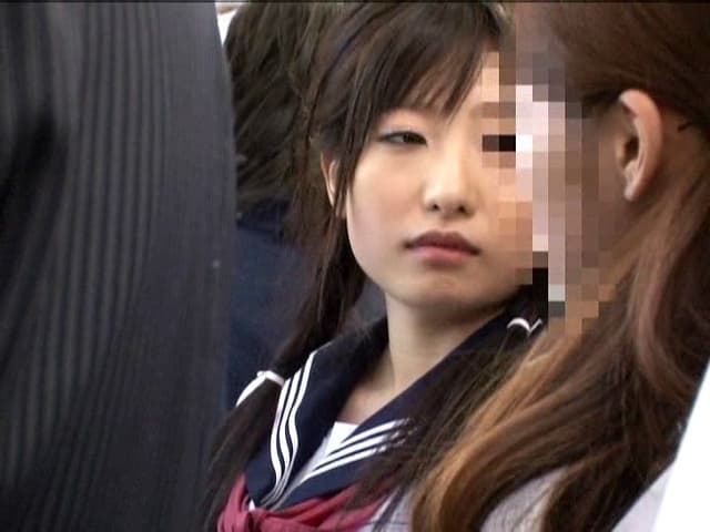 満員電車で痴●されガニ股でイキ続ける痙攣女 女子校生限定SP サンプル画像 17