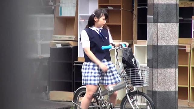 自転車の椅子に媚薬を塗られ通学路でも我慢できずサドルオナニーをするほど発情しまくる女子校生 3 サンプル画像 14