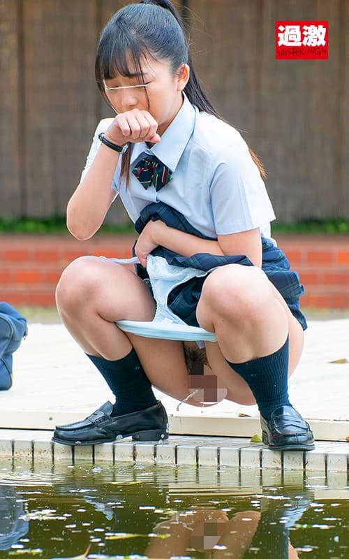 野ション尻に我慢できず無理やり即ハメ！媚薬チ○ポを抜いてもらえず何度も痙攣イキする女子○生 サンプル画像 2