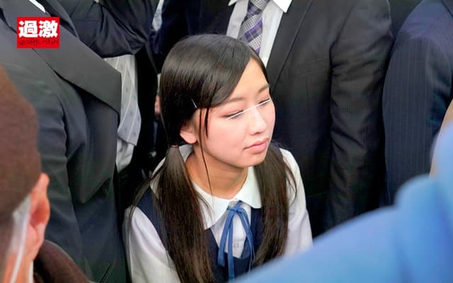 ちっちゃな女の子を囲んでネチネチ痴●する卑劣巨漢集団 サンプル画像 1