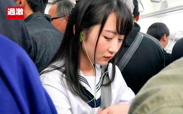 ちっちゃな女の子を囲んでネチネチ痴●する卑劣巨漢集団 サンプル画像 15