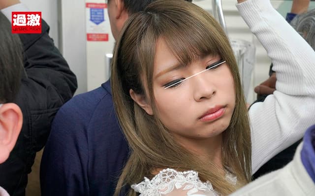 痴●師にグイグイTバックを食い込まされた刺激で感じてしまった美尻女はずらしハメを拒めない2 サンプル画像 1