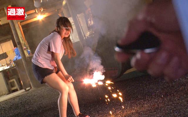 キャンプ場でリモバイを入れられホットパンツから滴るほど失禁イキしてしまう美脚ギャル サンプル画像 18