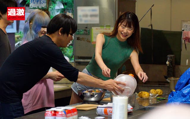 キャンプ場でリモバイを入れられホットパンツから滴るほど失禁イキしてしまう美脚ギャル サンプル画像 8