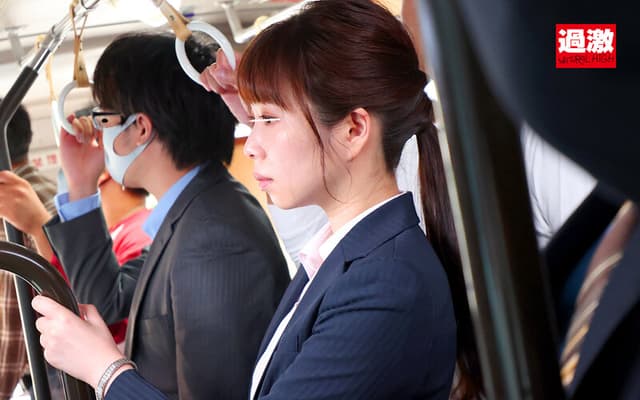 痴●師にパンストの中で手マンされ濡れシミができるほどイキ潮を吹きまくる美脚女4 サンプル画像 2