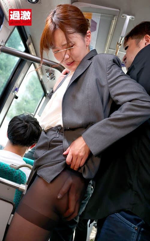 痴●師にパンストの中で手マンされ濡れシミができるほどイキ潮を吹きまくる美脚女4 サンプル画像 7