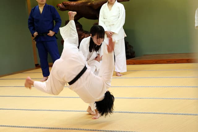 まさかこんなけなげなひよこ女子が…媚薬を盛られ理性完全崩壊！！ところかまわず異物オナニー！イキ漏らしアクメ！！ 5 サンプル画像 1