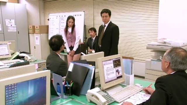 超ミニスカ半ケツ羞恥 スーパーマイクロミニで派遣OLのお仕事 2 サンプル画像 8