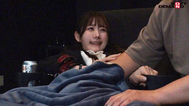 映画館のレイトショーでうたた寝する【残業で終電を逃したOL】を拘束してブランケットの中のねっとり粘着手淫でサイレント失禁イキさせる サンプル画像 9