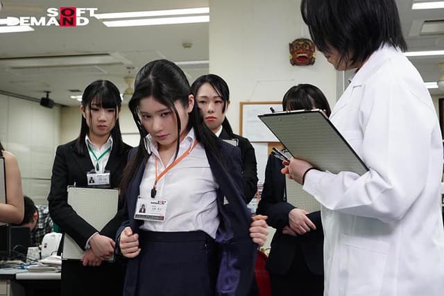 SOD女子社員 新入社員限定 ロリっ娘だらけの全裸で健康診断 未成熟な身体の10名を全裸にして真面目に検診しました（ハート） サンプル画像 4