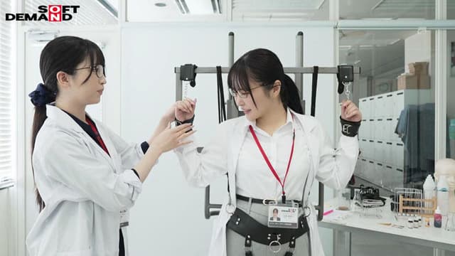 固定電マ連続お漏らし実験「膣がバグるほど刺激し続けたら？」をSOD女子社員6名が真面目に検証してみた結果オマ○コ決壊！もう限界でイキたくないはずなのにカラダが気持ち良くなろうと勝手に動いてヒクつきワギナ過剰快楽懇願 SOD性科学ラボREPORT19 サンプル画像 3