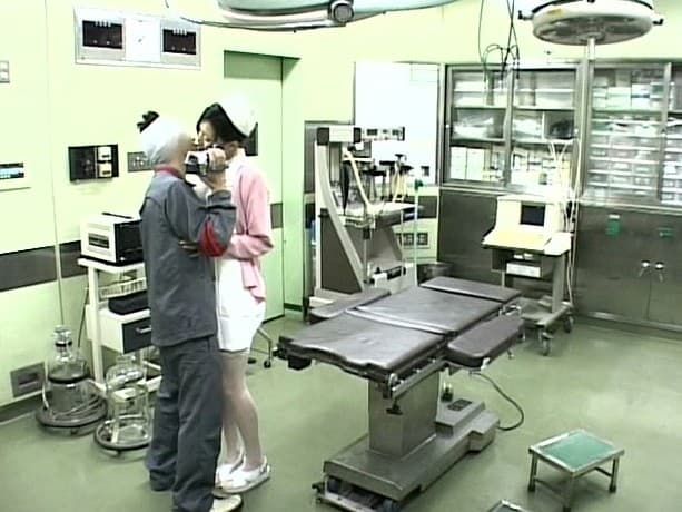 看護師になりすまして、患者さんの溜まってるザーメンを手コキ・セックスでご奉仕看護！！ サンプル画像 12