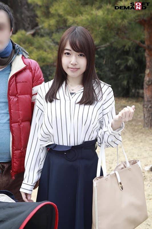 マジックミラー号で口説けなく下車したガードが固い素人娘が超強力媚薬で身体をくねらせ豹変イキ しまいにはキスだけで失禁アクメ！ サンプル画像 1