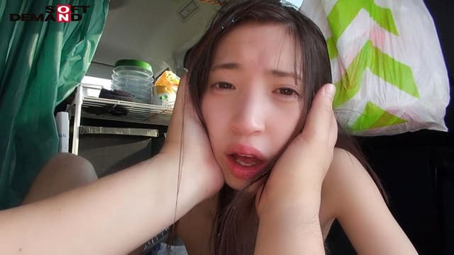 【※閲覧注意】ヤバすぎる、闇ロ○売買の実態。怯えて動かない少女を人形の様に遊ぶ鬼畜変態客… 冬愛ことね サンプル画像 14