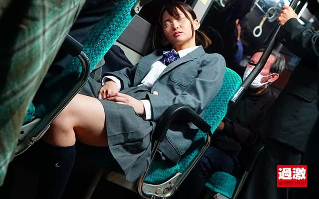 痴●に感じすぎて周りに気づかれてもガクガクお漏らしが止まらない敏感女子○生 サンプル画像 2
