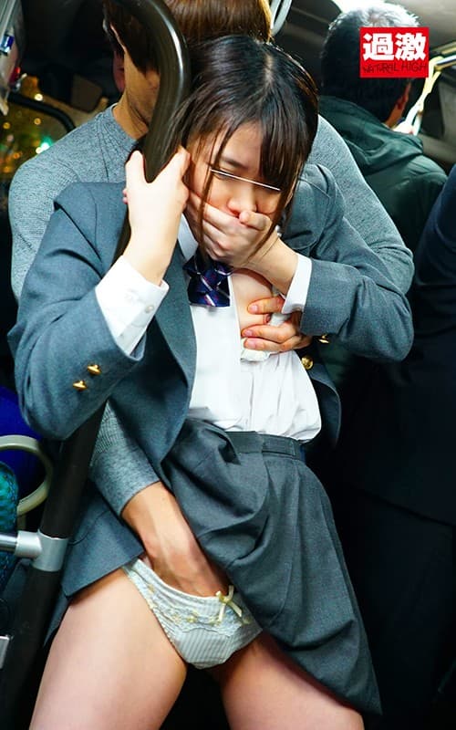痴●に感じすぎて周りに気づかれてもガクガクお漏らしが止まらない敏感女子○生 サンプル画像 5