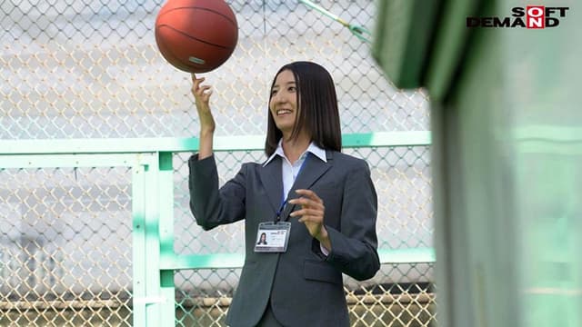 初撮り女子社員！「AVに興味がない」と言い張るクールな女子なのに本当はオナニーでめちゃくちゃお漏らししちゃうむっつりスケベでした！ SOD女子社員 総務部3年目 千葉多香子ちゃん サンプル画像 1