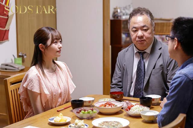 引きこもり訪問支援 ゴミ屋敷に放置された大量のシコティッシュに見かねて内緒でチンカス塗れのチンチンも笑顔で性サポートしてくれる優しいお手伝いさん 青空ひかり サンプル画像 14