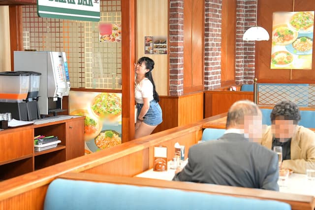 羞恥！美少女完全淫乱♀化ビッグバンローター 電圧85倍！電マ以上に強力な振動で容赦無く野外失禁させる爆弾ローターをキツマンに挿入して、潮吹きアクメデート！43分後に「今すぐに此処でハメて」と懇願する従順エロマンペット サンプル画像 5