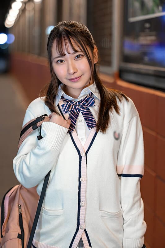 素人バラエティ 聖水を1杯3万円で売って下さい！街角でナンパしたうぶっこJ○が挑戦する、オメコ蛇口から小便ゴキュゴキュ！おしっこ飲ませチャレンジ！人生初の放尿プレイですっかりあたおかになった素人娘は小便ぶちまけのナマ中出しSEXもOKしちゃうのか？ サンプル画像 20