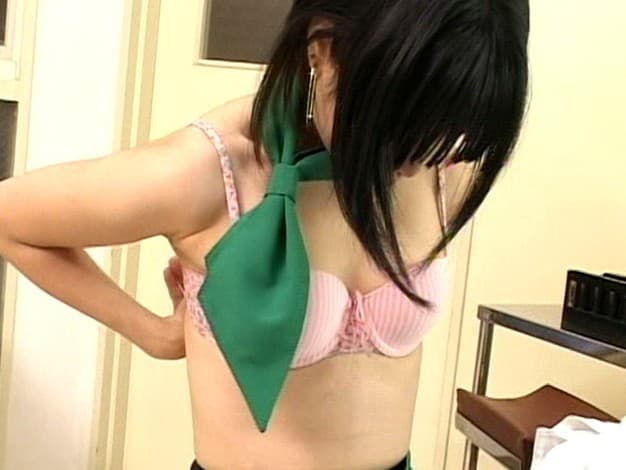 ムンムン新入女子社員 Hな健康診断 カフェスタッフ編 サンプル画像 2