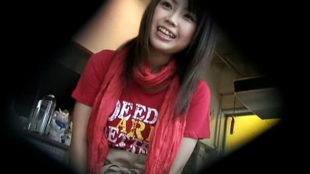 会社近くのカフェで働く現役女子大生の可愛いコを発見し、通い詰めてAV出演の交渉に成功しました！ サンプル画像 1