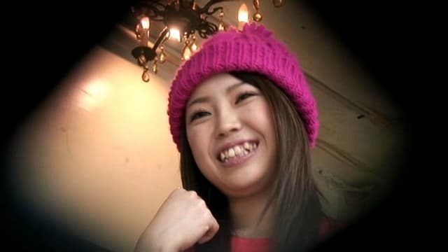 会社近くのカフェで働く現役女子大生の可愛いコを発見し、通い詰めてAV出演の交渉に成功しました！ サンプル画像 2