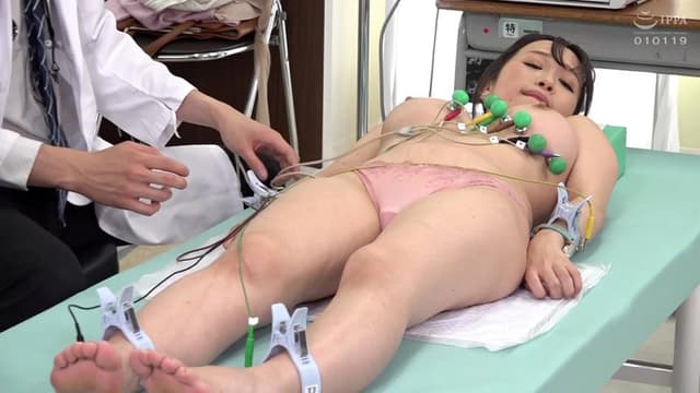 羞恥！男女社員合同全裸OL健康診断～白石みき編～ サンプル画像 7