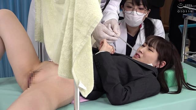 羞恥！男女社員合同全裸OL健康診断～天然美月編～ サンプル画像 11