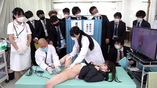 羞恥！男女社員合同全裸OL健康診断～天然美月編～ サンプル画像 12