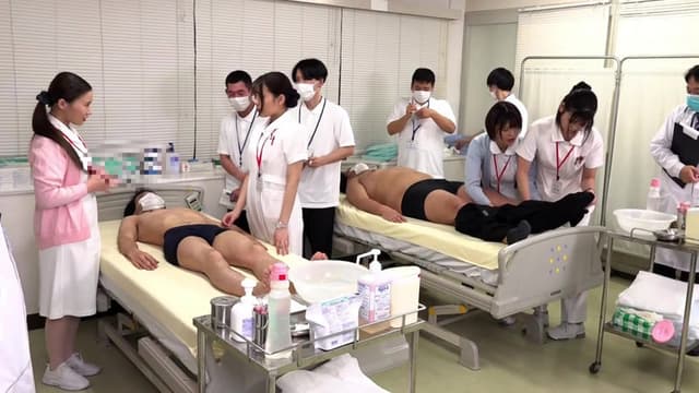羞恥！生徒同士が男女とも全裸献体になって実技指導を行う看護学校実習2022～救急救命処置～清拭・採尿～陰部洗浄～ サンプル画像 7