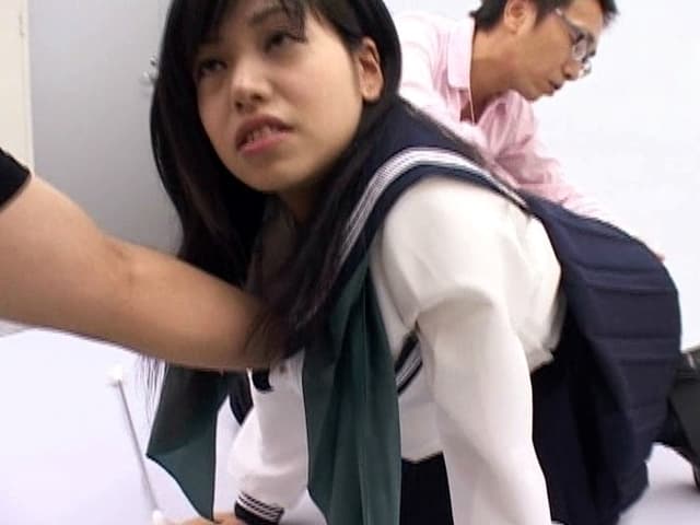 制服カメラ まりか18歳 サンプル画像 1