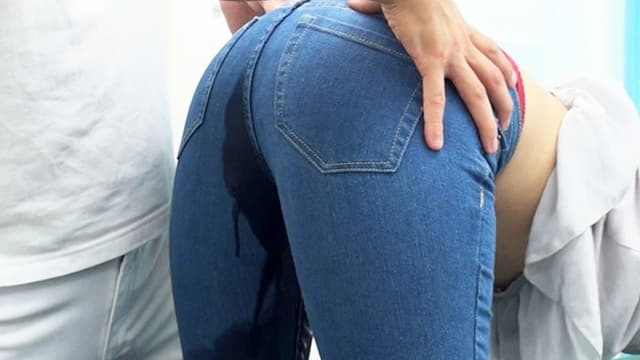 整体院で尿意を激しく催すツボを押されて小便を漏らしちゃった女性客の羞恥心を利用してハメる！ サンプル画像 4