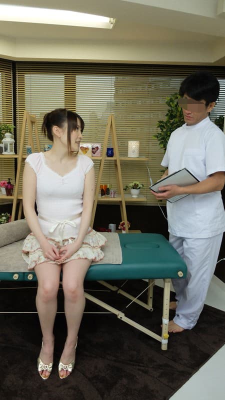 悪徳マッサージ師の生ハメ荒療治5連発！欲求不満を見透かされて…巨乳人妻に内緒でゴム外しザーメン中出し 神ワザ指先で失禁噴射 サンプル画像 7