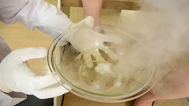 やりすぎ！オシッコお姉さん 渡辺まお サンプル画像 2