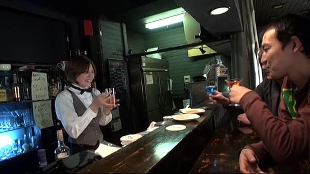 おしっこカクテルが飲めるBAR 夏希みなみ サンプル画像 3