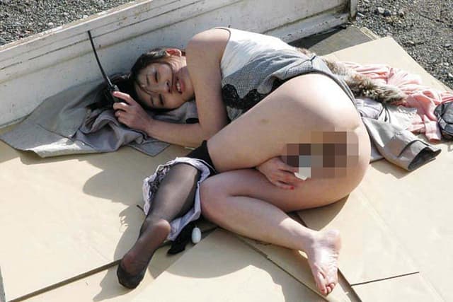野外人妻羞恥 11 小野麻里亜 サンプル画像 2