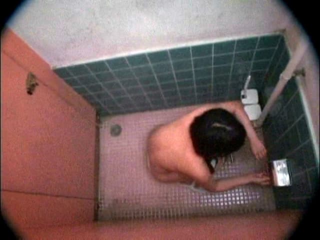 裏流出！ロ●ータトイレ盗撮映像 サンプル画像 11