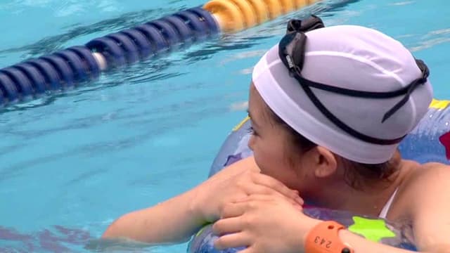 市民プールに遊びにくる少女ばかりを狙った盗撮犯の押収映像集 サンプル画像 3