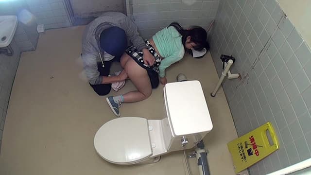 ●学生トイレこじ開けレ●プ サンプル画像 9